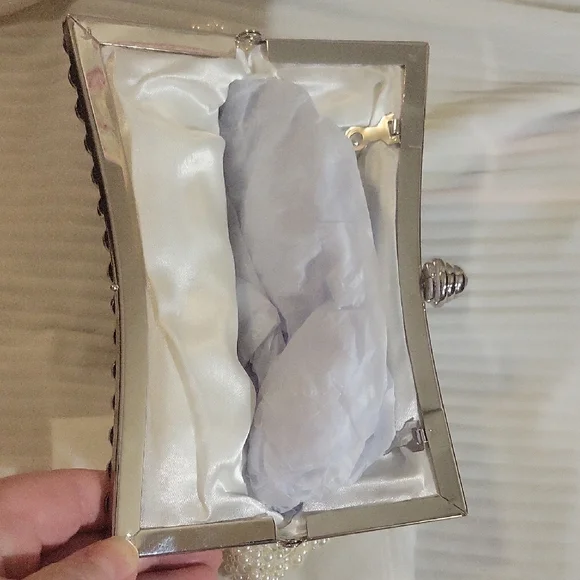 White Pearl Beaded Evening Clutch - Picture 3 of 4